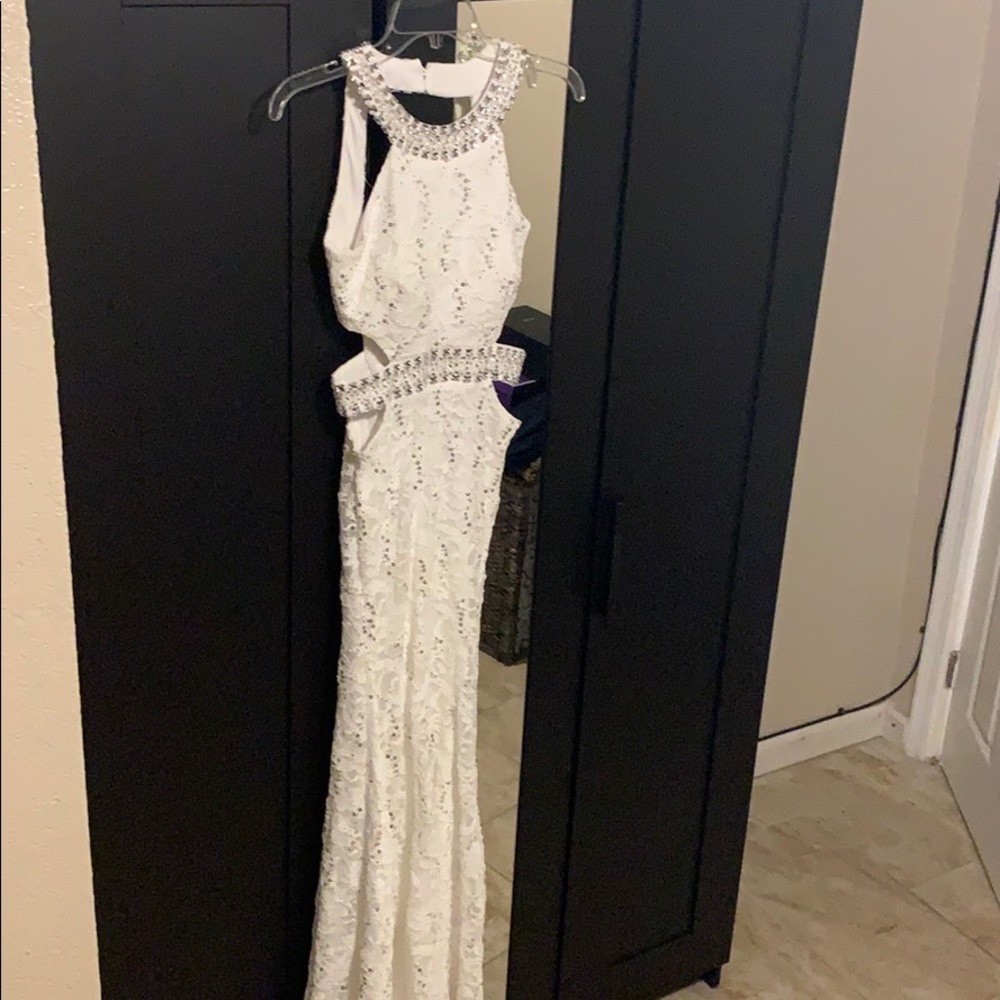 Long prom/wedding dress